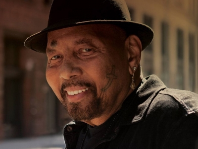 Aaron-Neville-720x720_400x300_acf_cropped